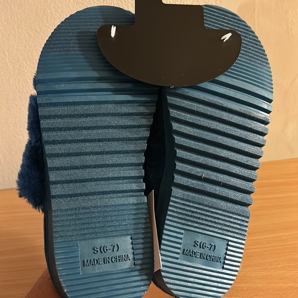 Sonoma Slippers - Picture 4 of 4